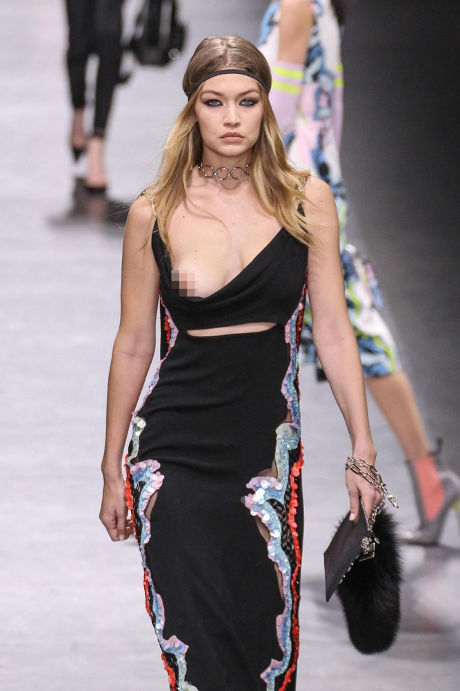 Софи Марсо вывалилась грудь