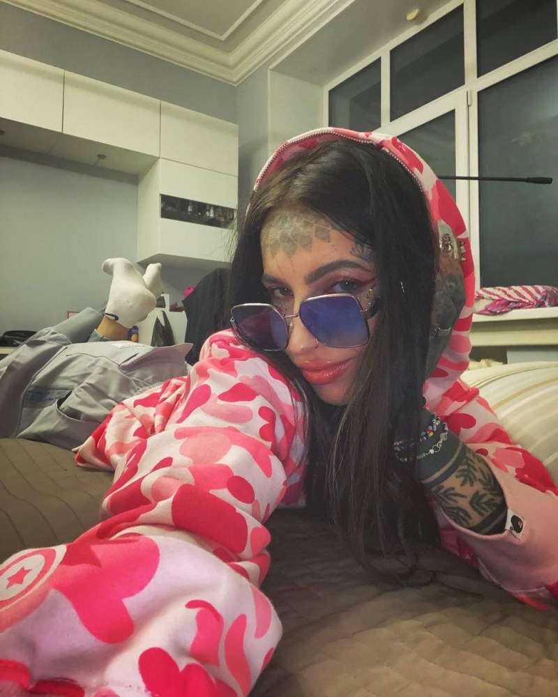 Странная девушка