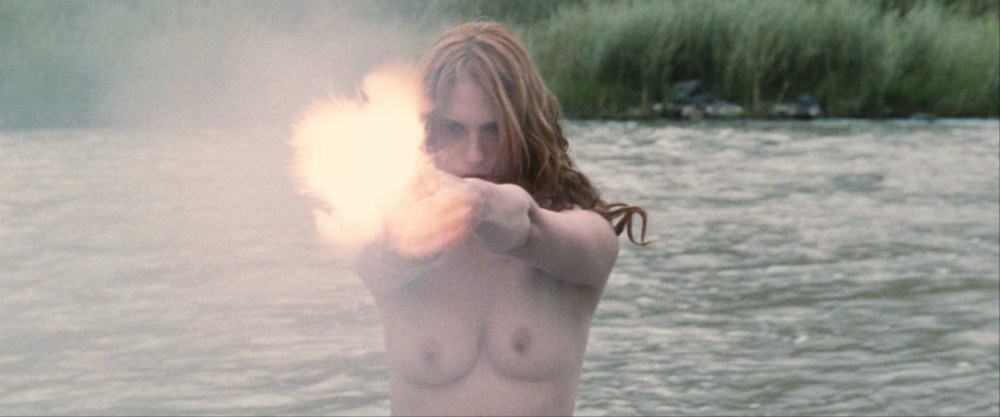 Дженьюари Джонс голая без трусов