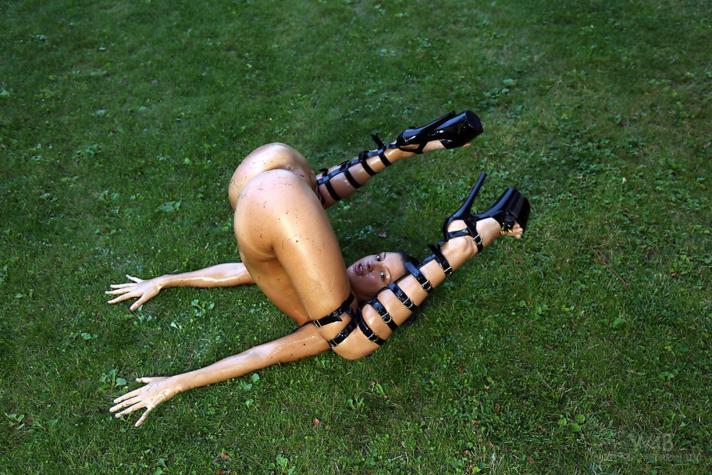 Голые рогатки красоток