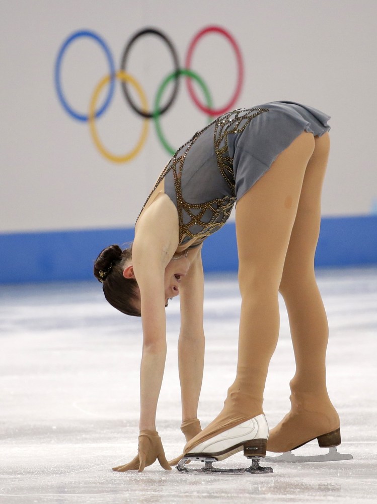 Фигуристка Аделина Сотникова упс