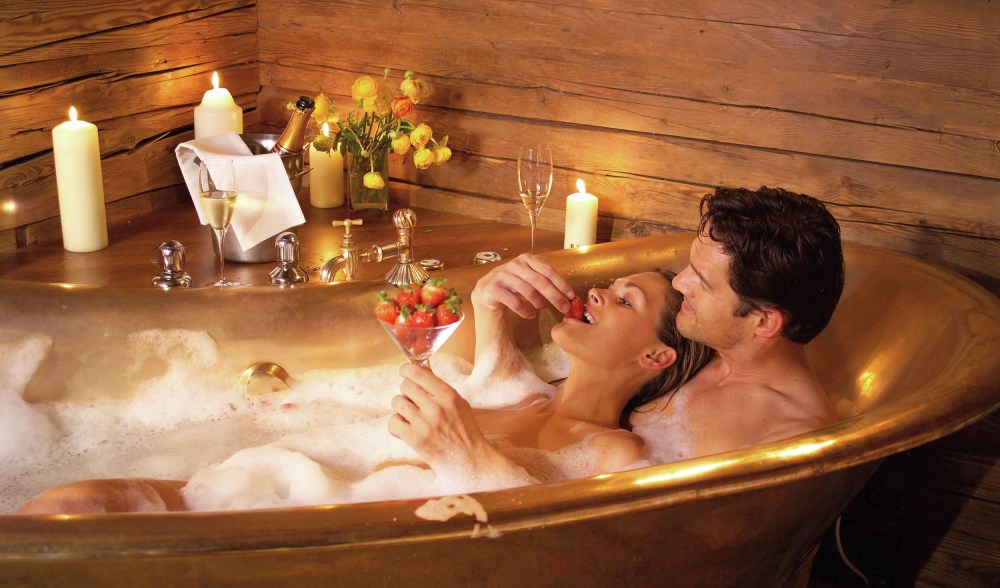 Страстный утренний поцелуй