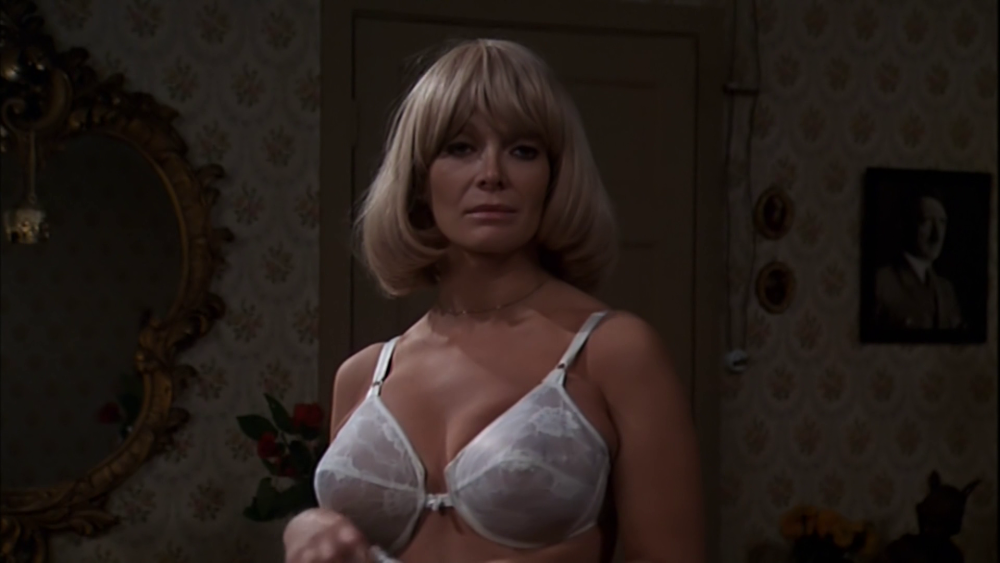 Мария Пирогова голая в сериале молодёжка