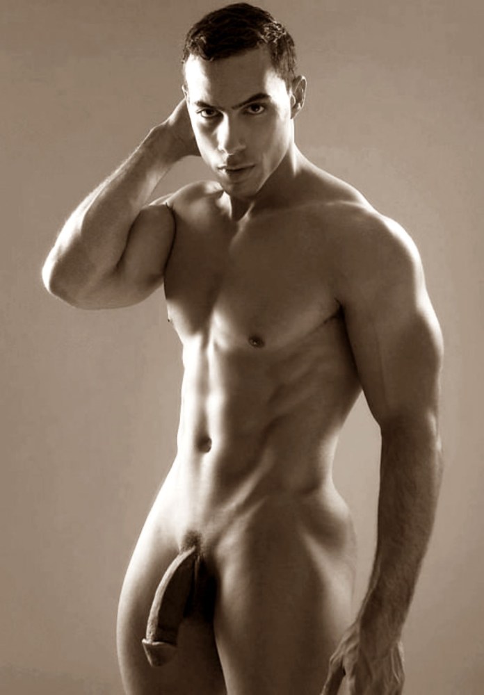 Модель Тревор Адамс голый