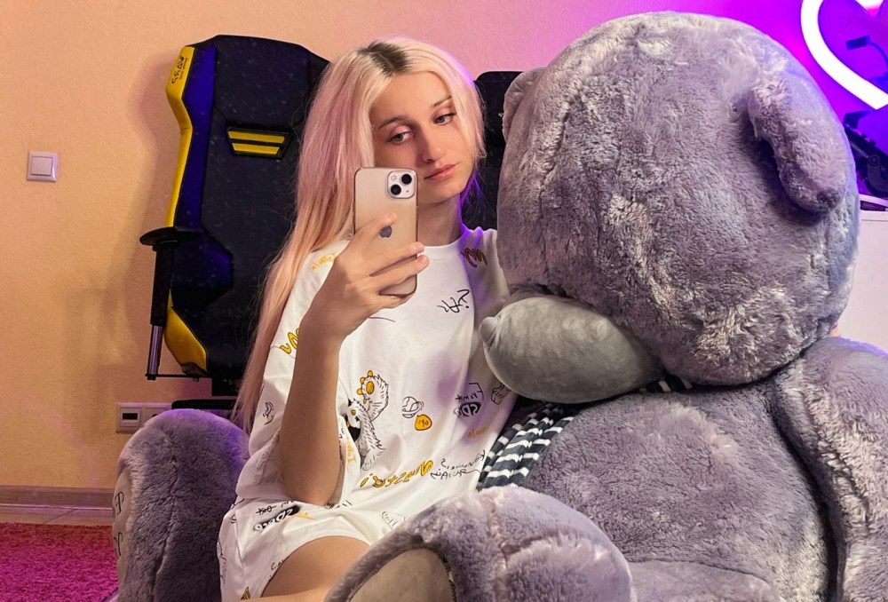 Голые азиатки с бритой киской