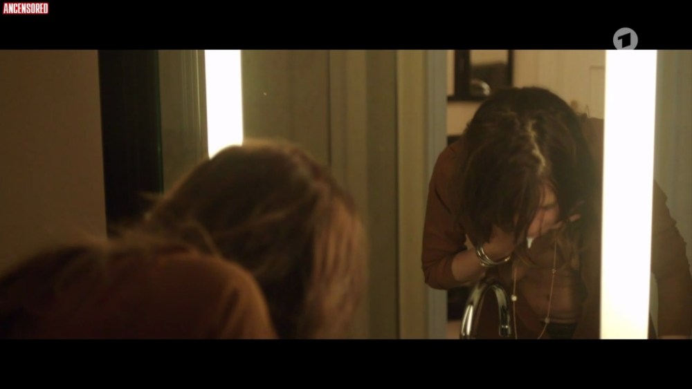 Актриса фильма остор ним голая