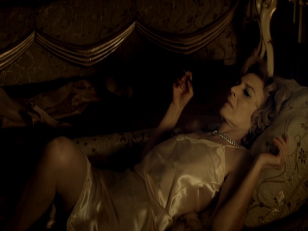 Ханна Джон-Кэймен топлес