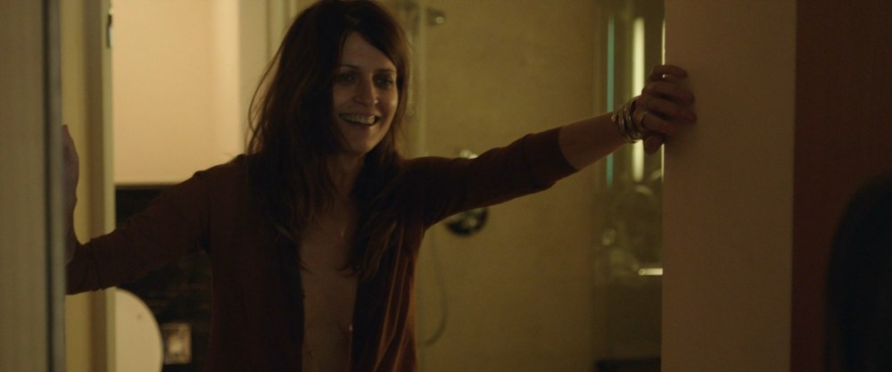 Арли Жовер без лифчика