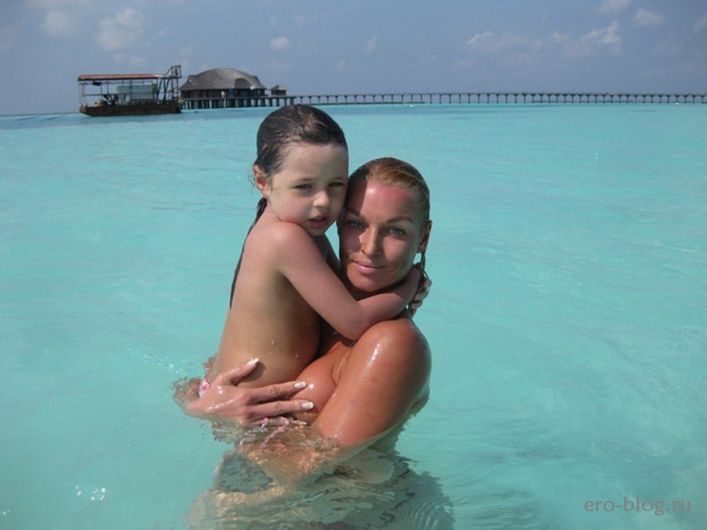 Голые женщины без трусов и купальников