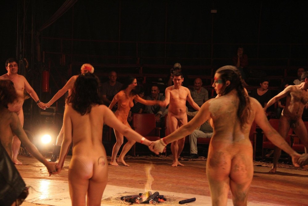 Male nude Theatre голый театр Бродвей