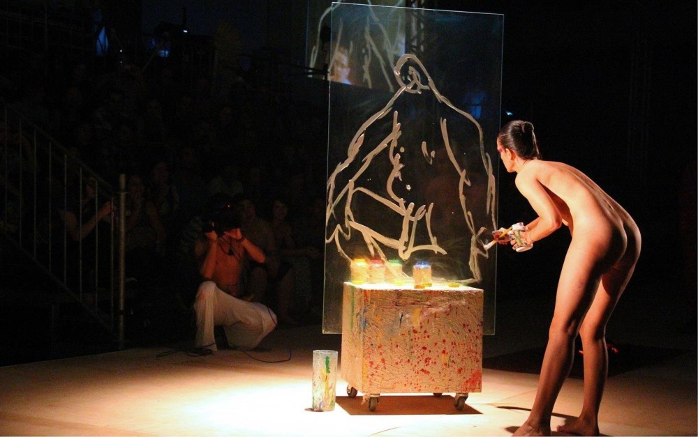 Театральные постановки с обнажением