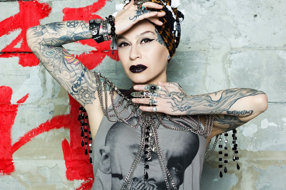 Наргиз Закирова ню