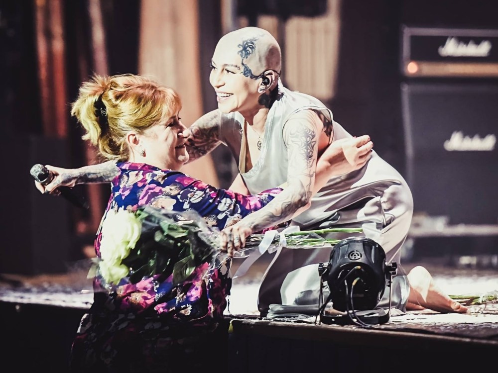 Наргиз Закирова golaya