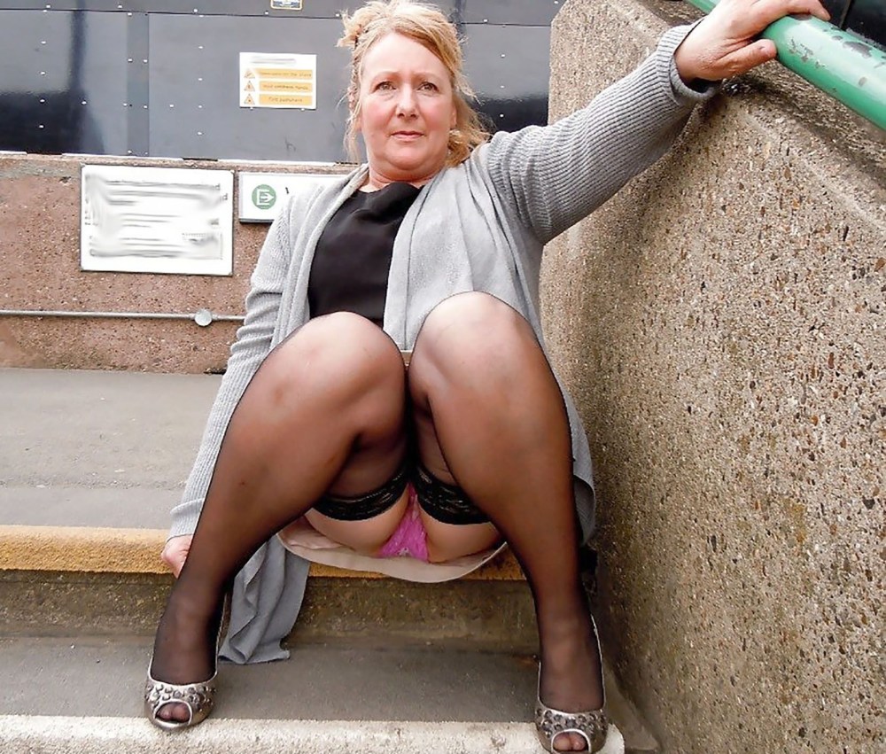 Голые зрелые бабы без трусов