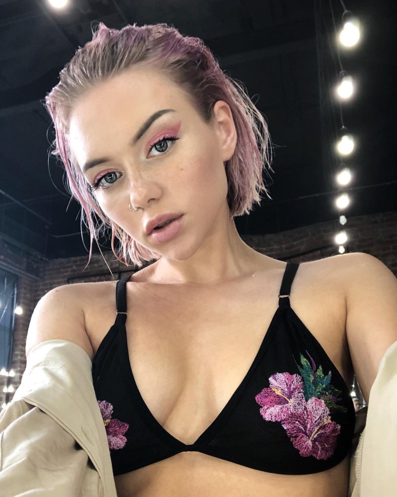 Алина Олешева кис