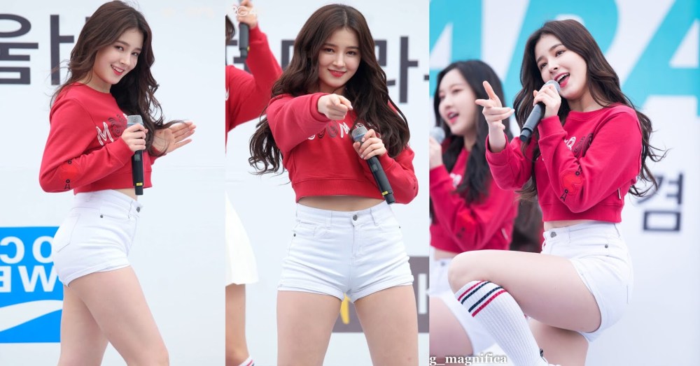 Нэнси MOMOLAND переодевается