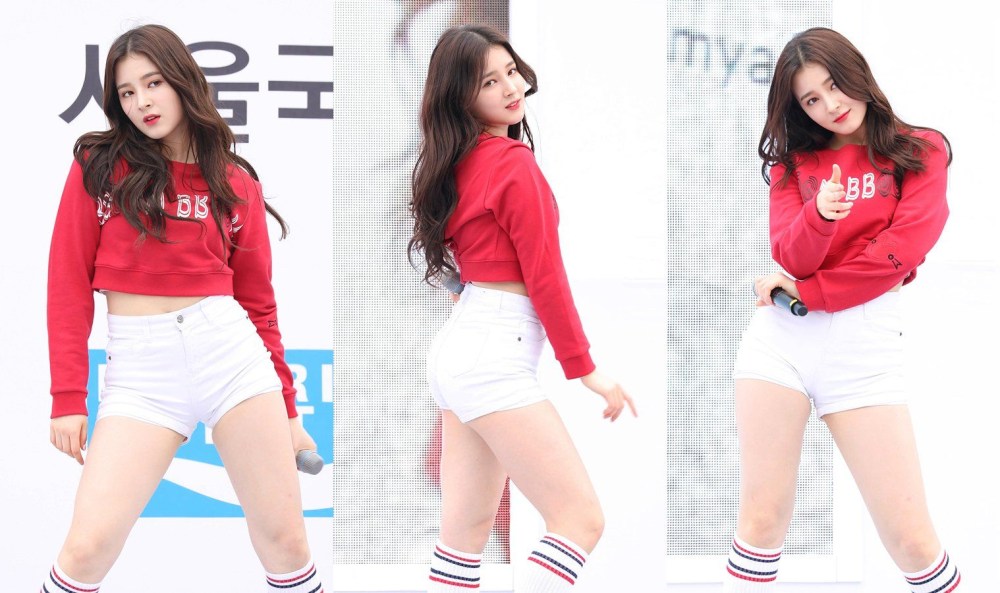 Nancy MOMOLAND В купальнике