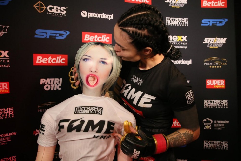 Камила Смогулецка UFC