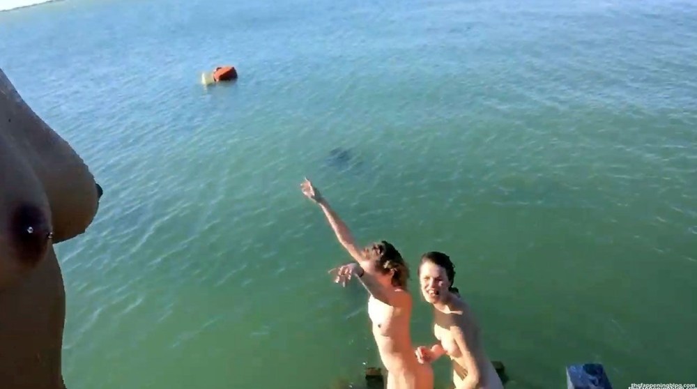 Шейлин Вудли постельные сцены