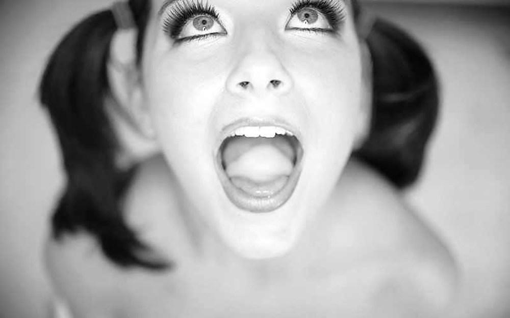 Открытый женский рот