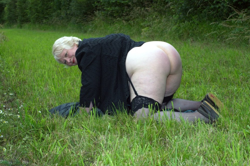 Пожилые бабы без трусов