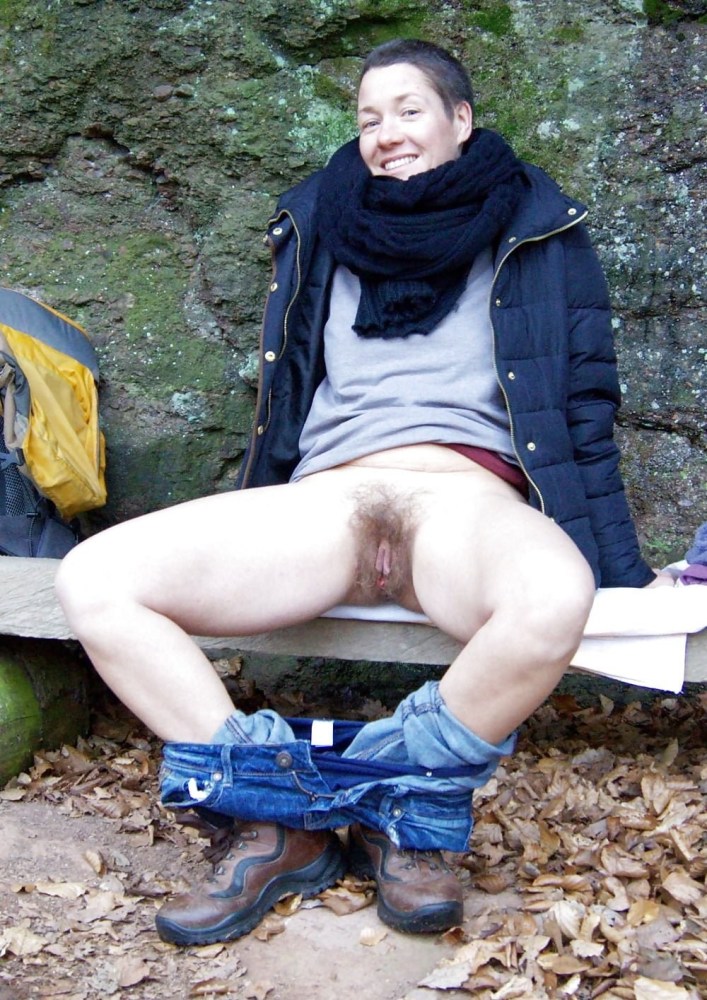 Голые бездомные женщины