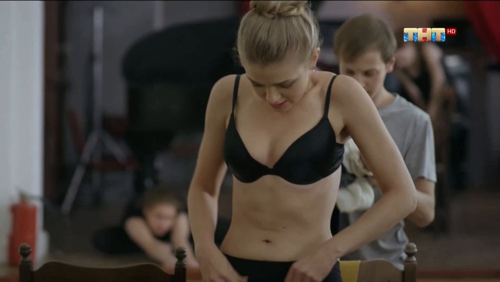 Наталья Скоморохова в Нижнем белье в сериале корни