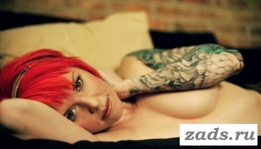 Сексуальные девушки с татуировками (33 фотографии)