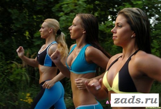Три спортивные сучки на пробежке (15 фотографий)