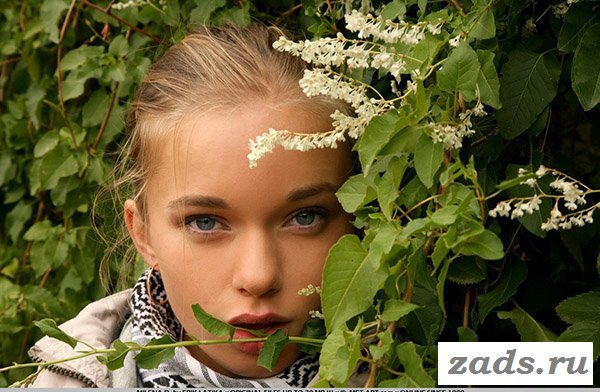 Волосатая писечка юной девахи