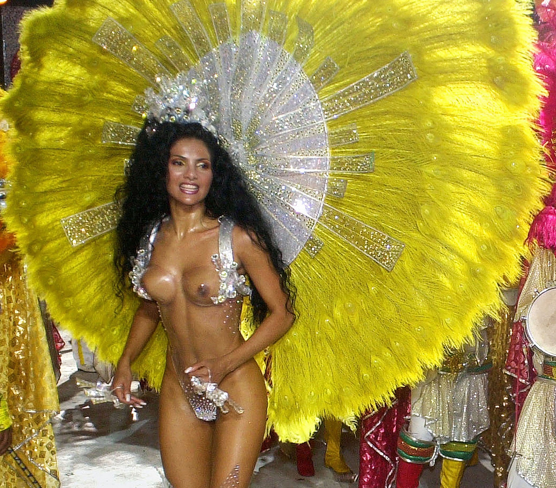 фото голая карнавал в бразилия фото 60