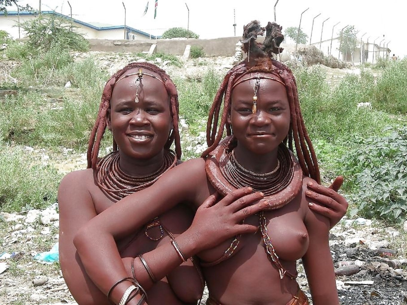 Голые племена Химба Африки.