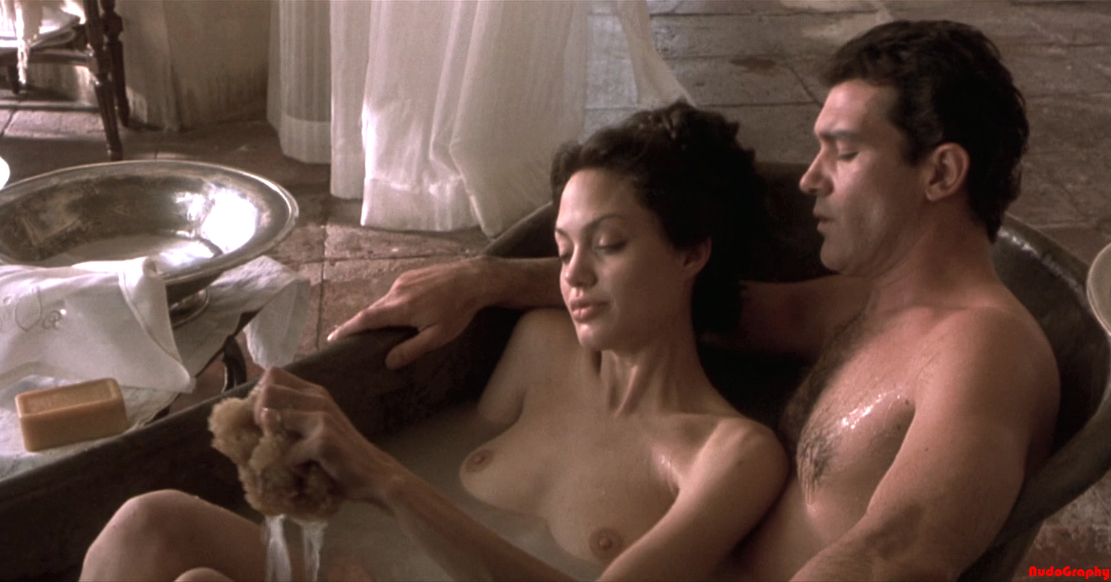 Angelina jolie nude movie