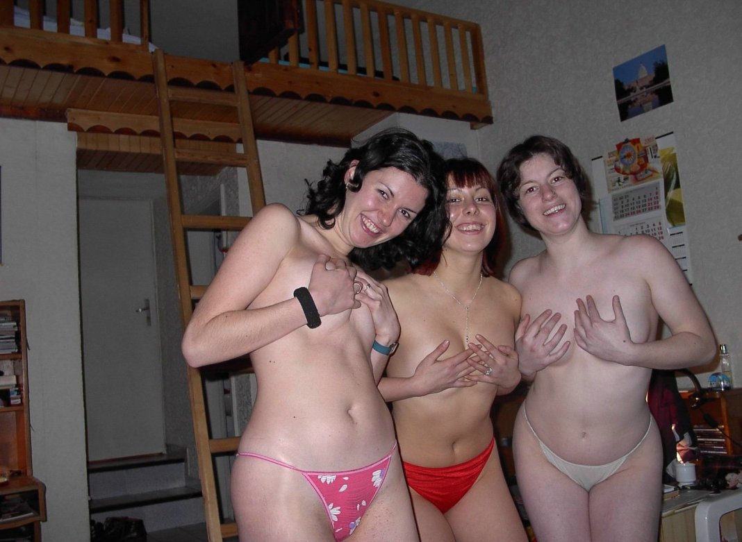 голые женщины в общежитии