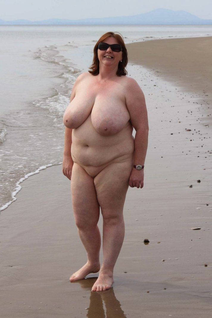 полные голые жены на пляже