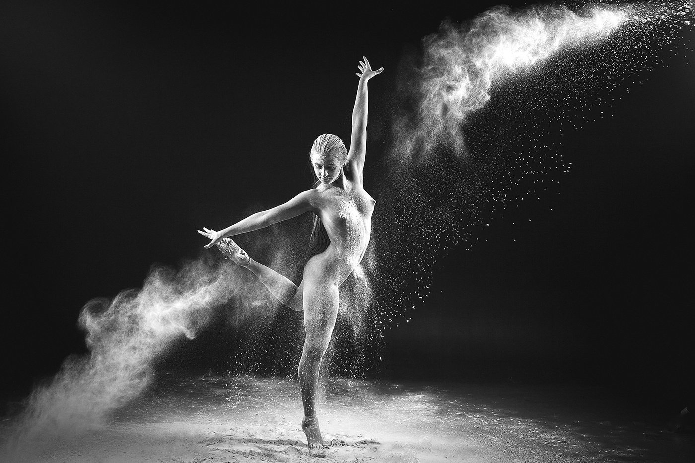 бесплатно голый женщина танец фото 6