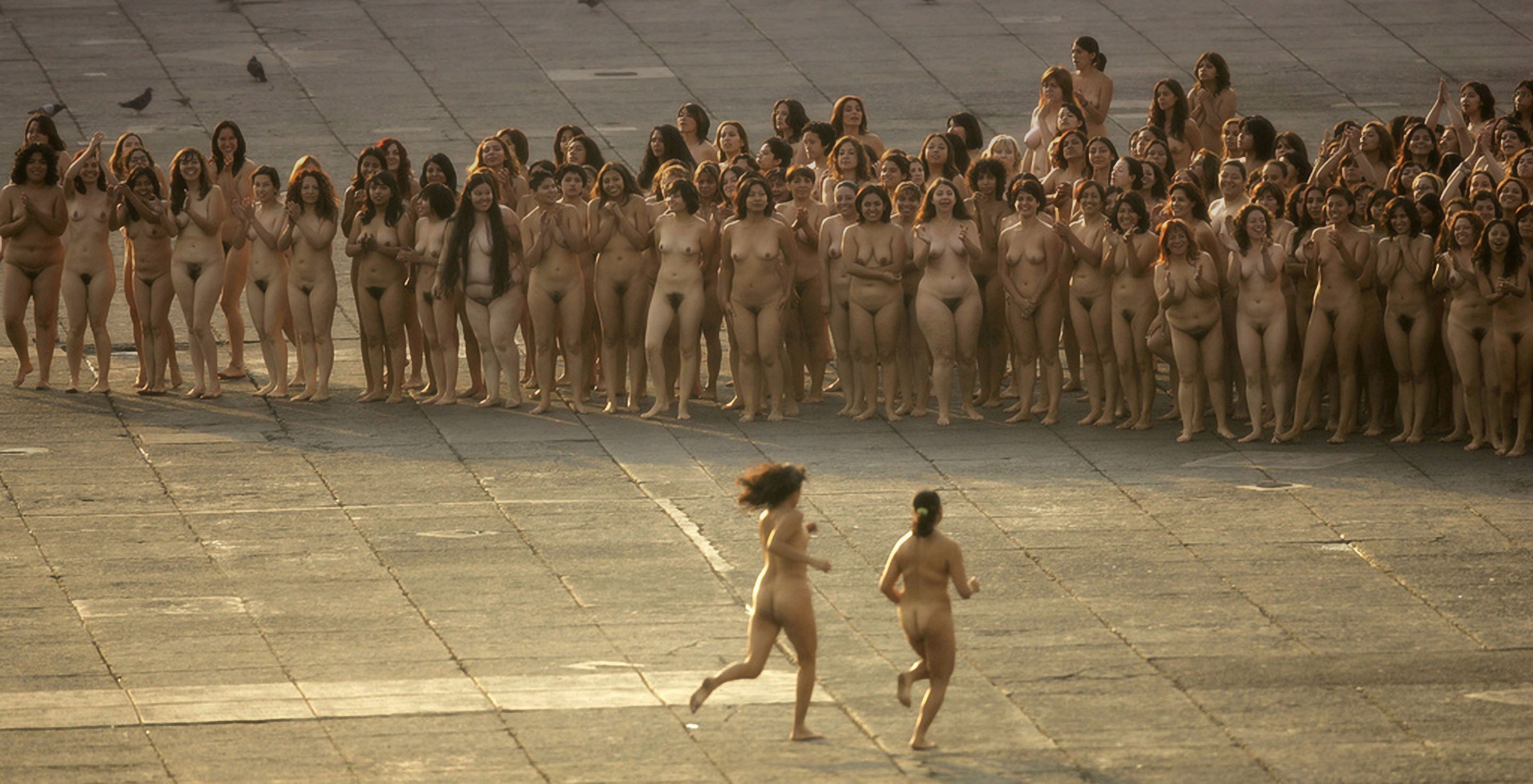 художественный фильм где все голые женщины фото 11