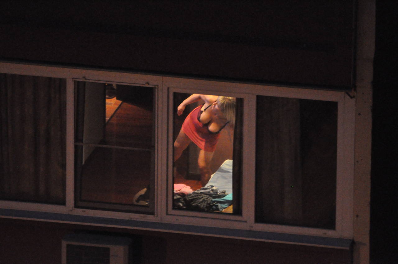 фото голая соседка на балконе фото 119