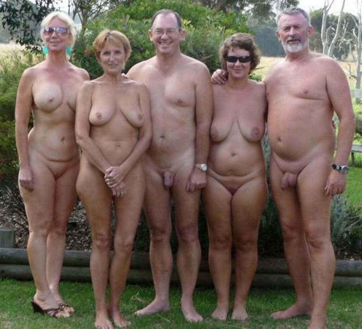фото семей пожилых голых