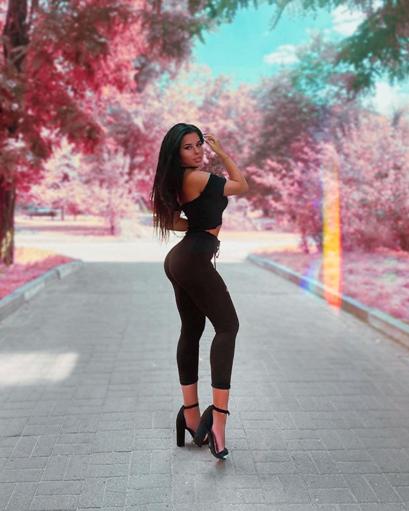 Polina Malinovskaya в штанах
