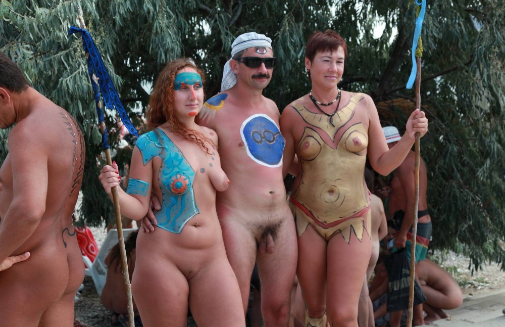 Family nudism в Снежном лесу 18