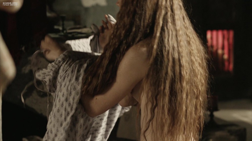 Hera Hilmar feet