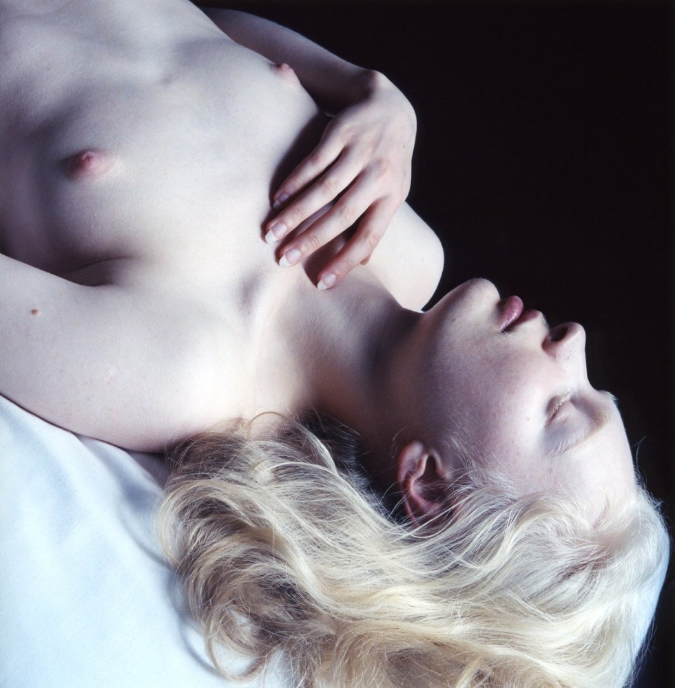 Nude albino