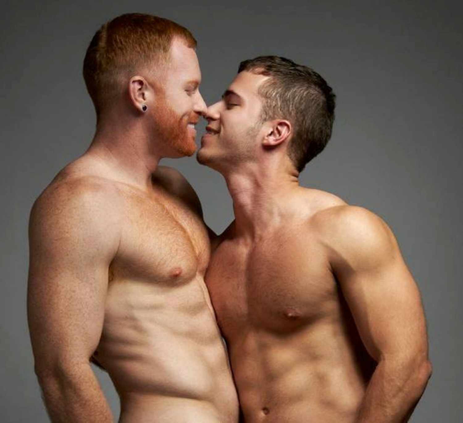 красивые гей парни целуются фото 115