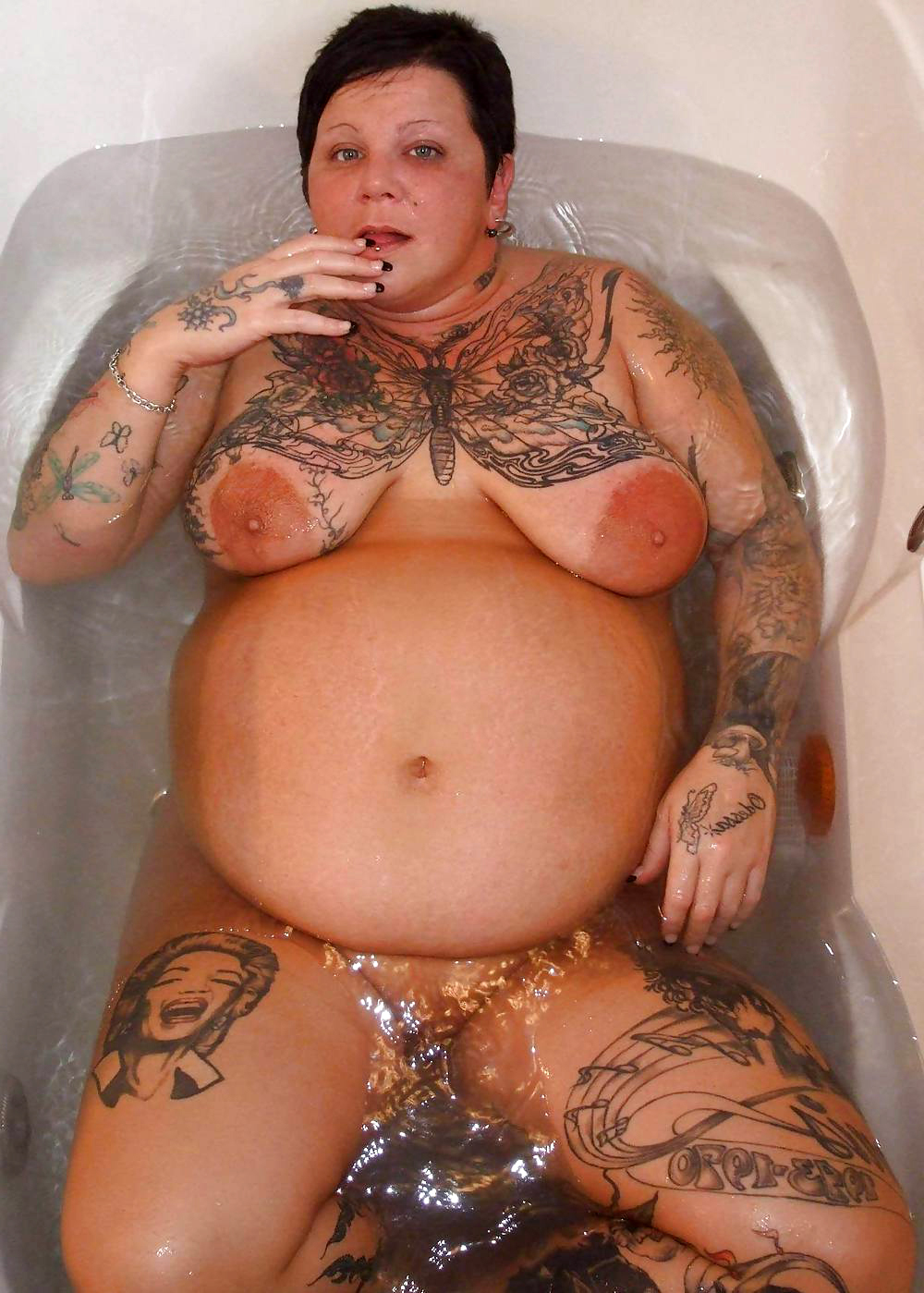 татуировки на голых толстых женщинах (120) фото