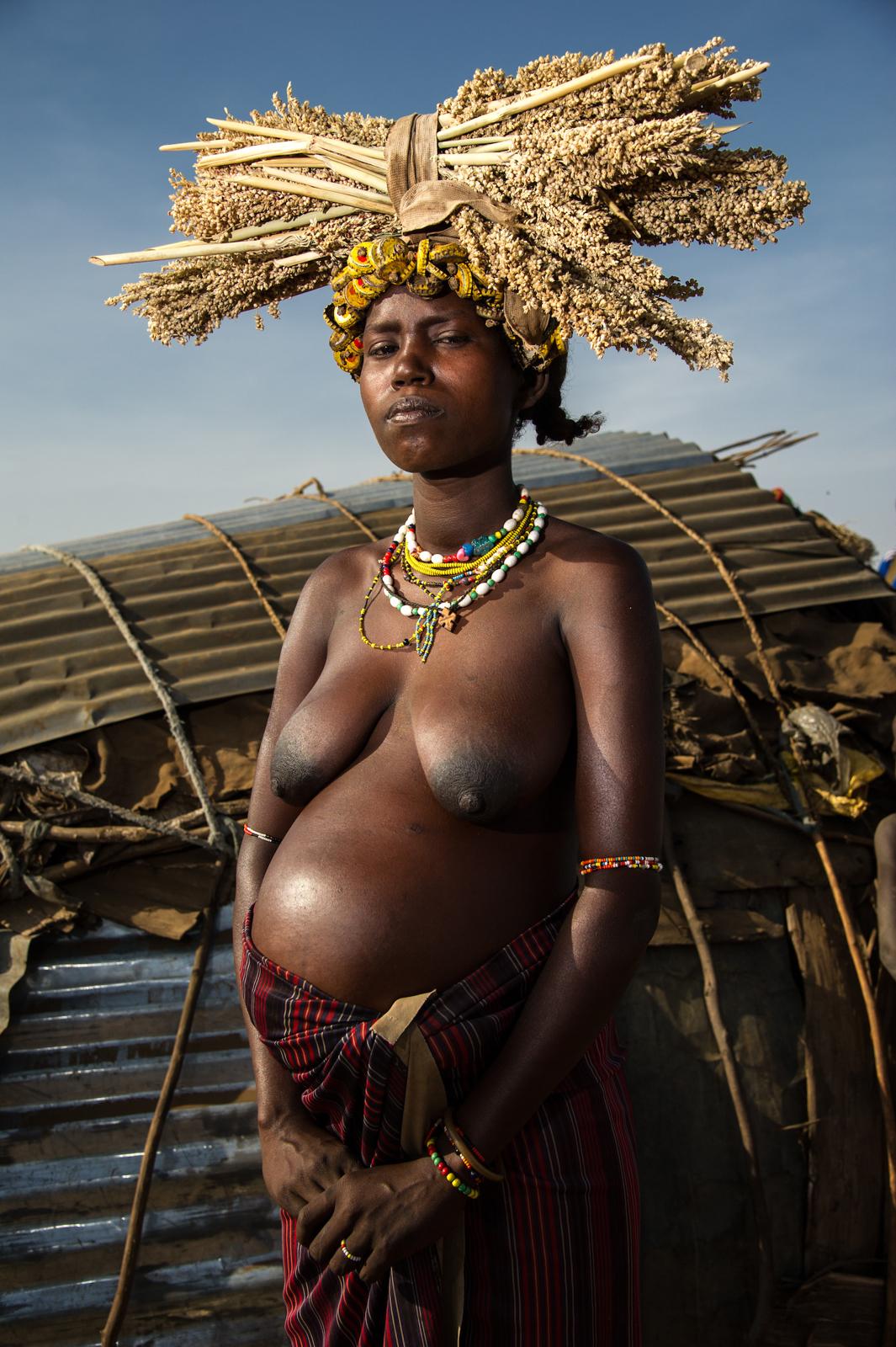 African tribe women boobs