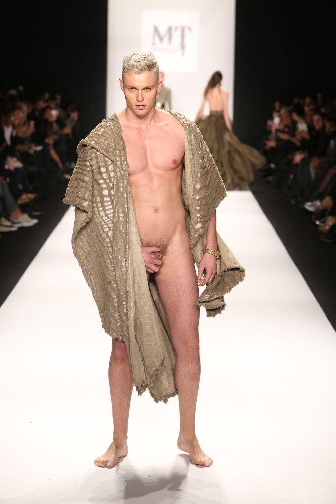Чарли Ле Минду Charlie le naked