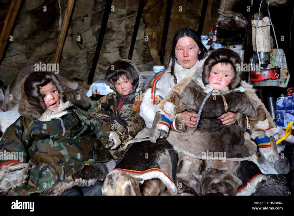 Две девочки чукчи