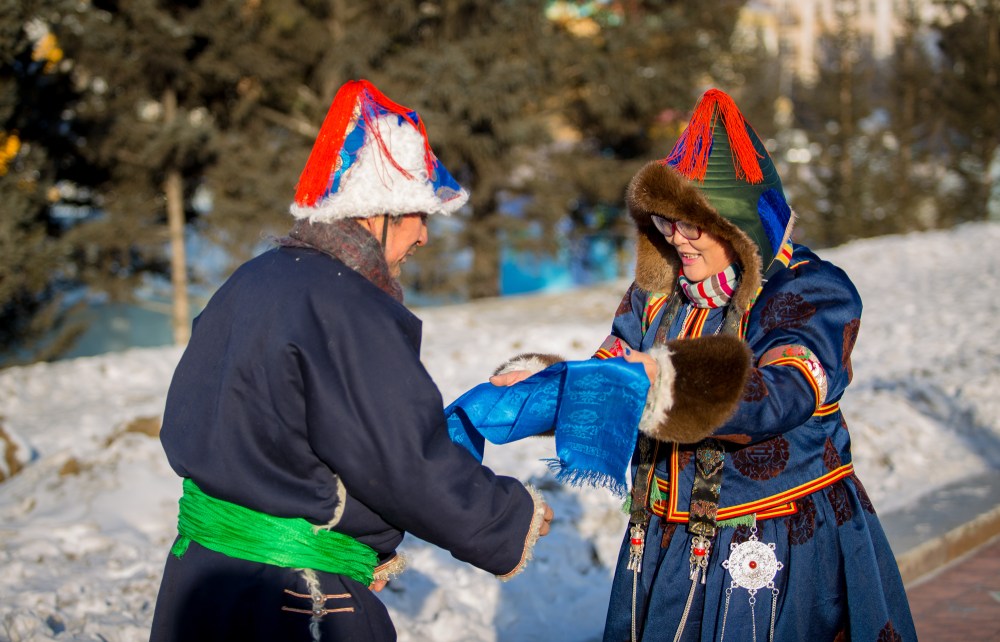Лютик едкий и лапчатка