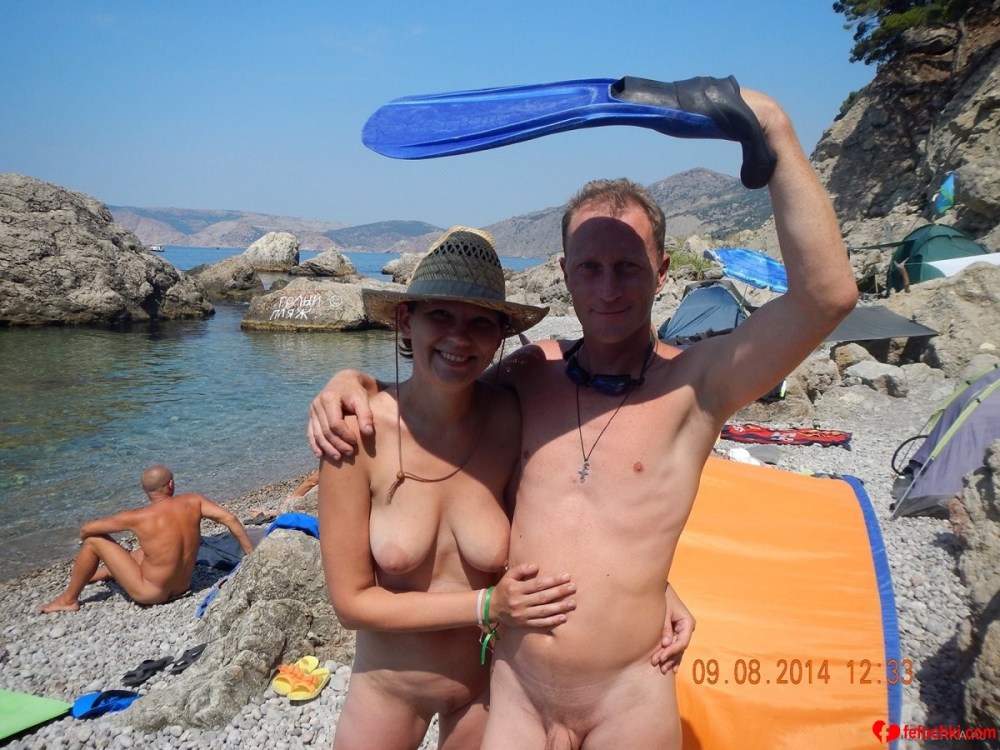 Женщины голышом на море частное